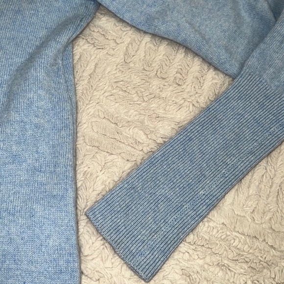 J. Crew long sleeve n-neck blue sweater, 100% cashmere, Size Small - Picture 11 of 16